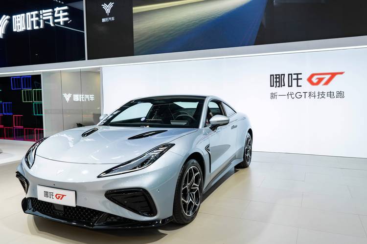 成都郫都区阳翔欧企业管理咨询哪吒汽车在智能汽车领域的表现，领途汽车在新能源汽车市场中的影响力